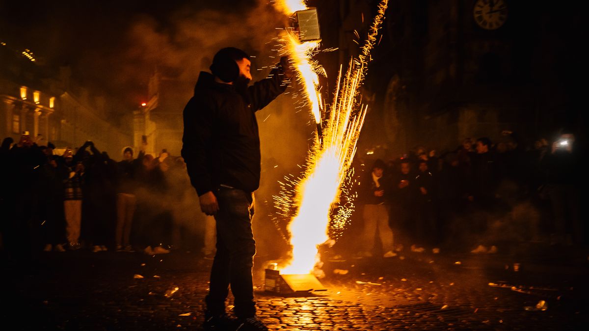 Policisty čeká první silvestr se zákazem petard. Bude to těžký boj